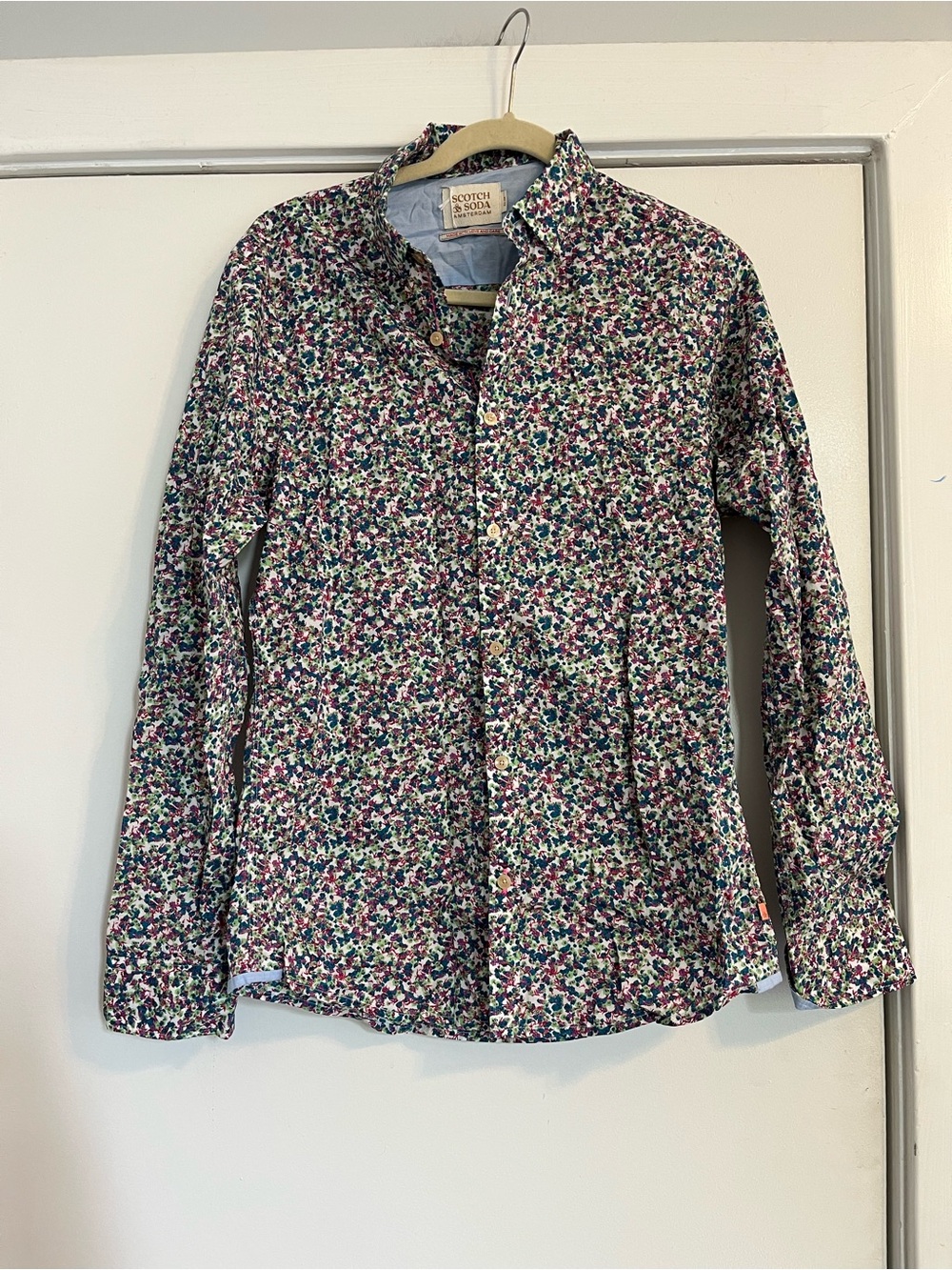 Scotch & Soda Floral button up White, Pink, Green & Navy Blue size small
